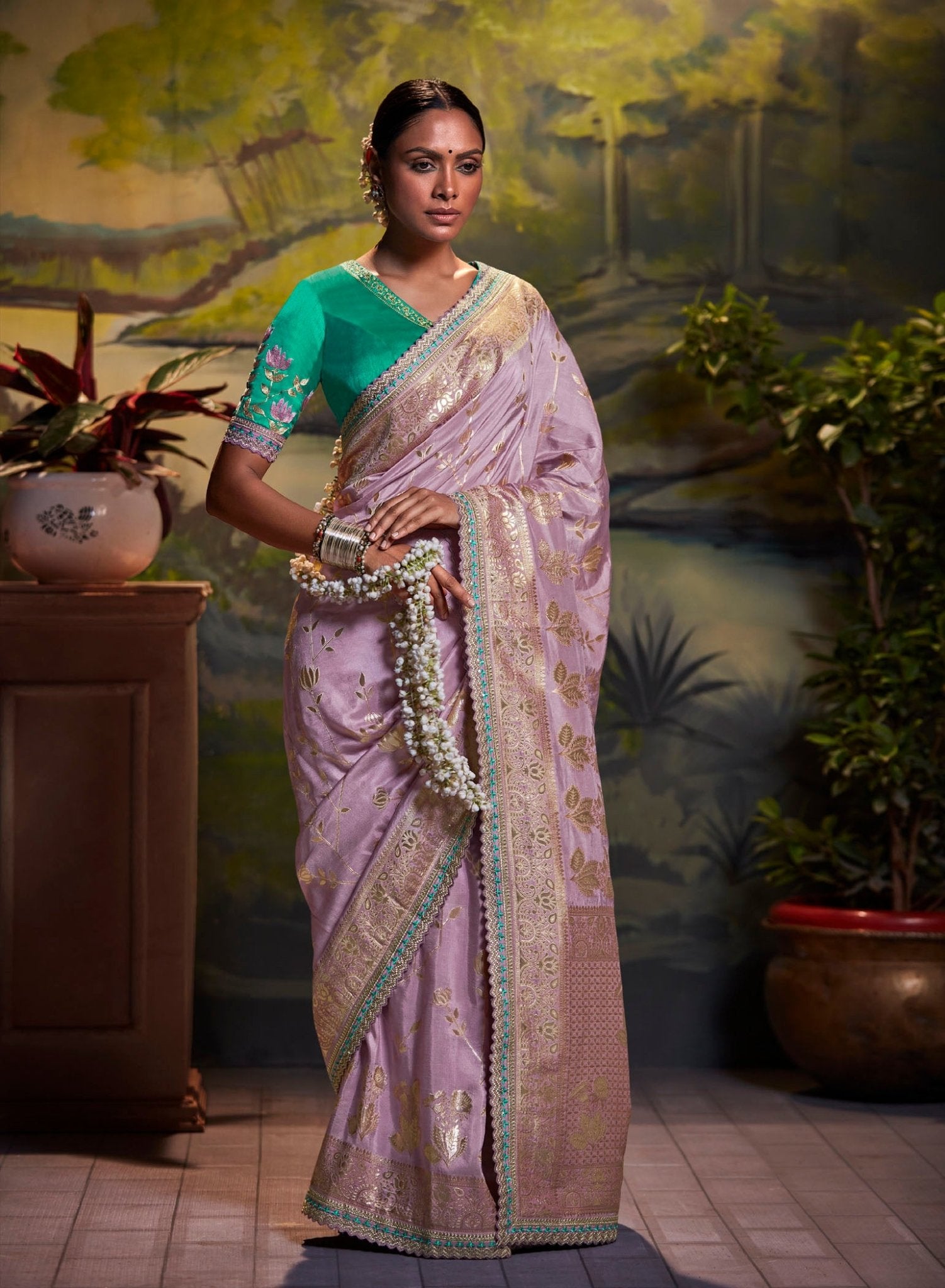 udsultet jeg lytter til musik Overfrakke Light Purple color designer silk saree with contrast blouse – TYAAR INDIA